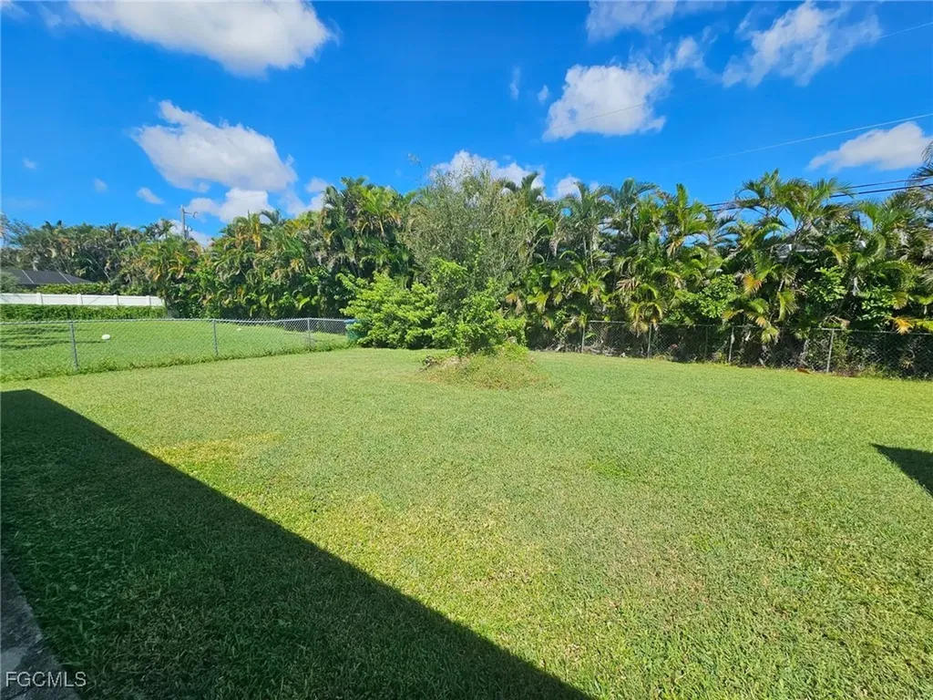 171 SE 21st Terrace Cape Coral FL 33990