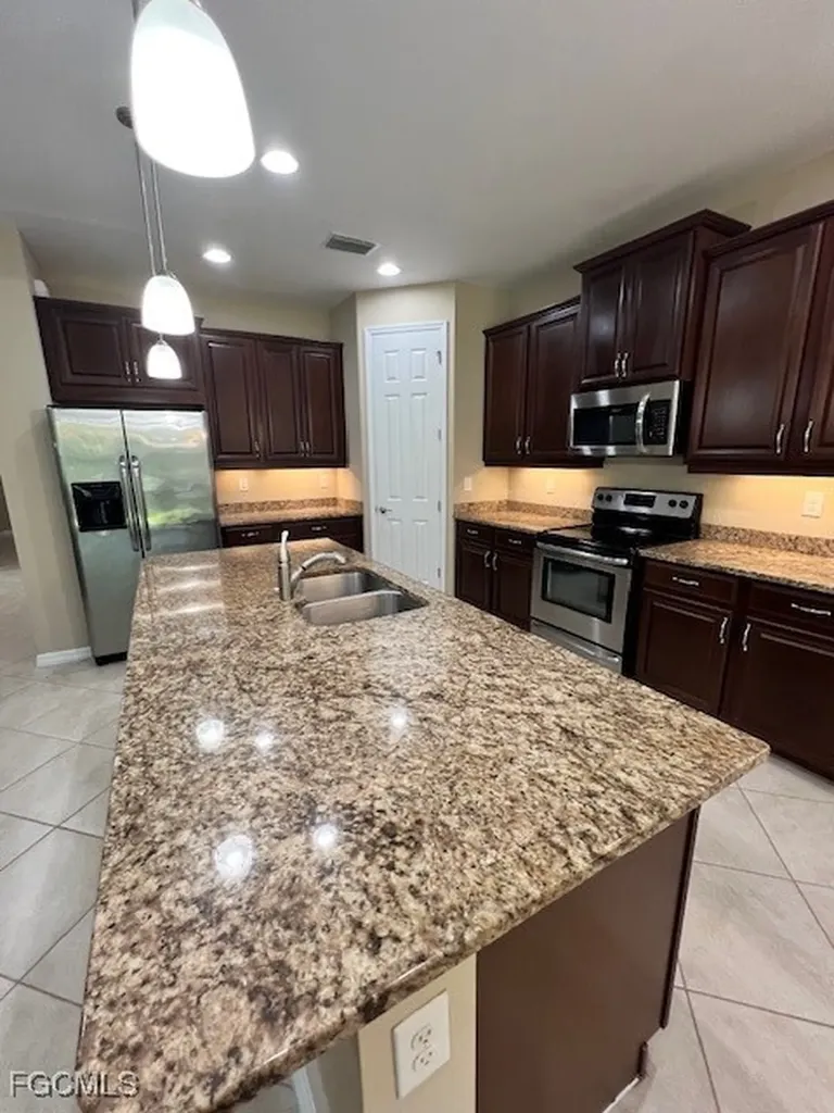 1819 SW 39th Terrace Cape Coral FL 33914