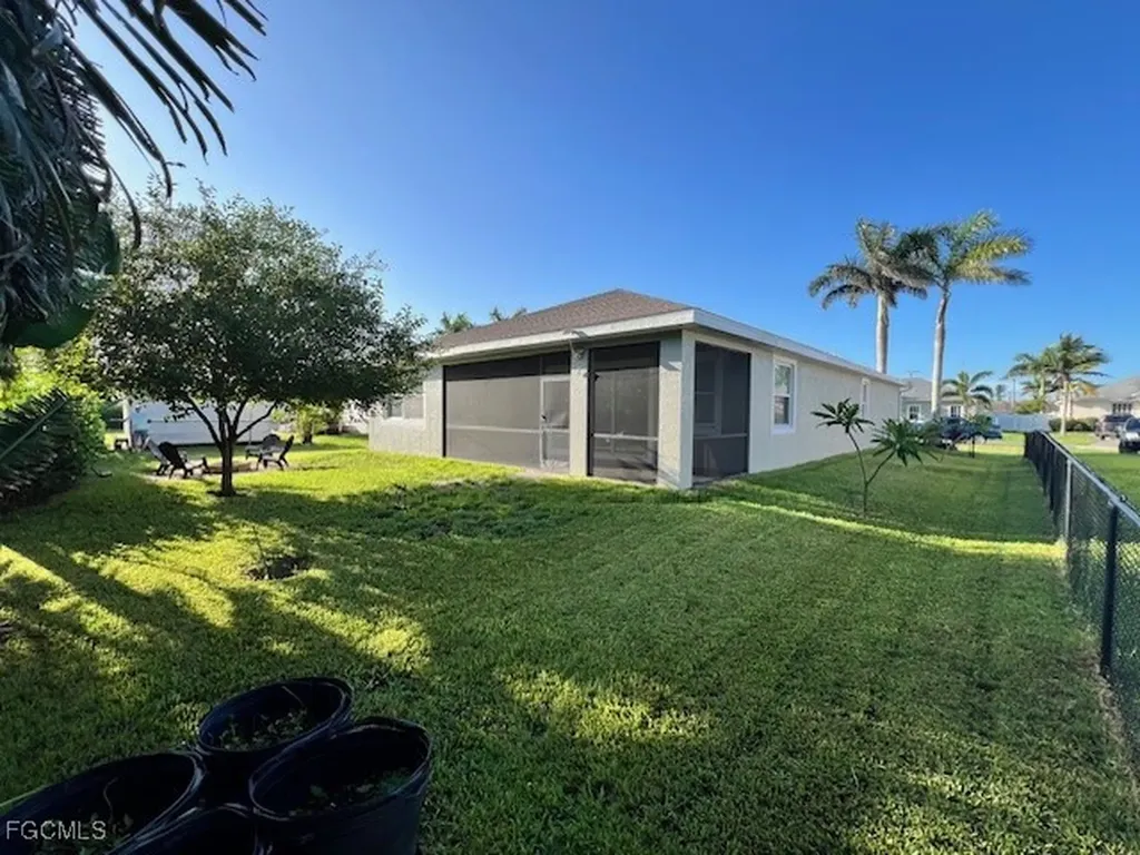 1819 SW 39th Terrace Cape Coral FL 33914