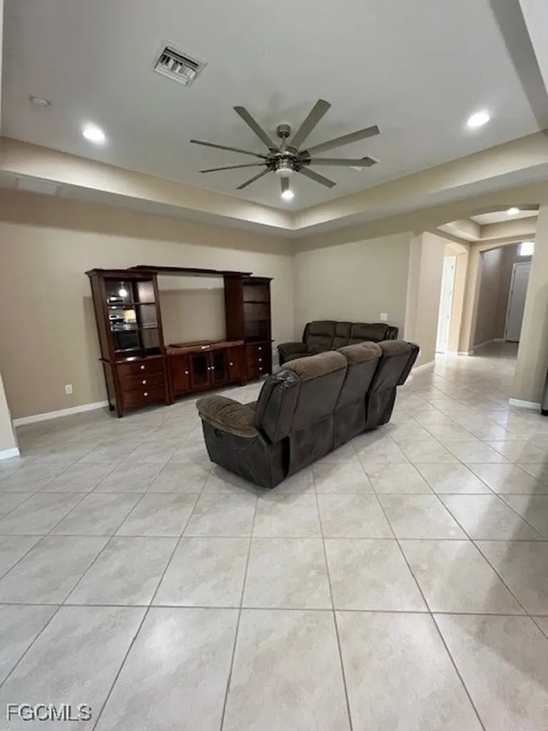 1819 SW 39th Terrace Cape Coral FL 33914