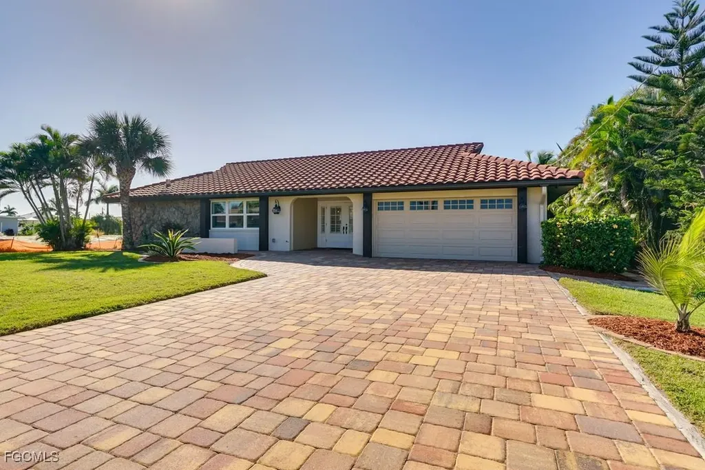6359 Plumosa Avenue Fort Myers FL 33908