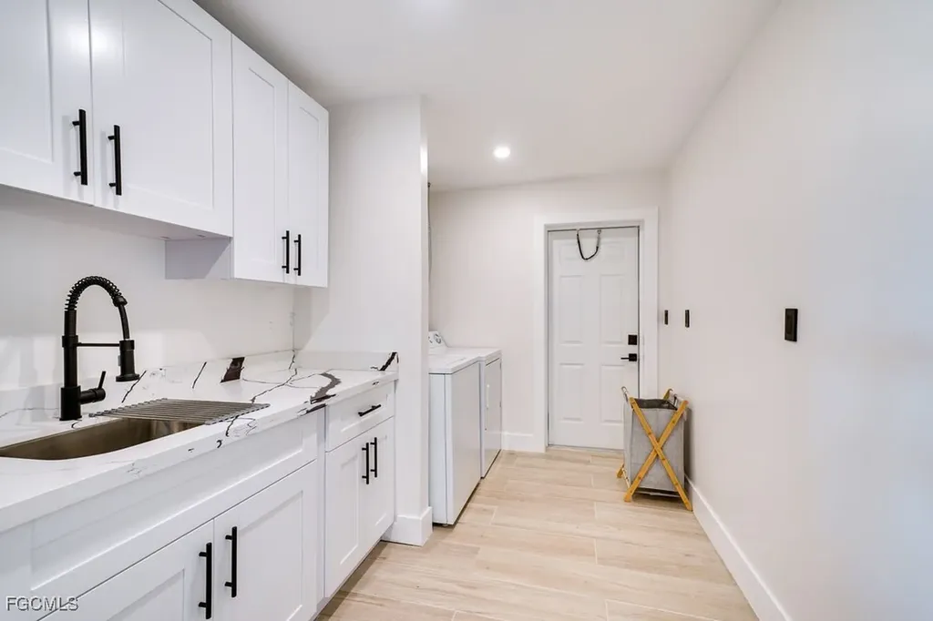 6359 Plumosa Avenue Fort Myers FL 33908