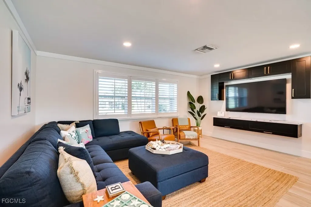 6359 Plumosa Avenue Fort Myers FL 33908