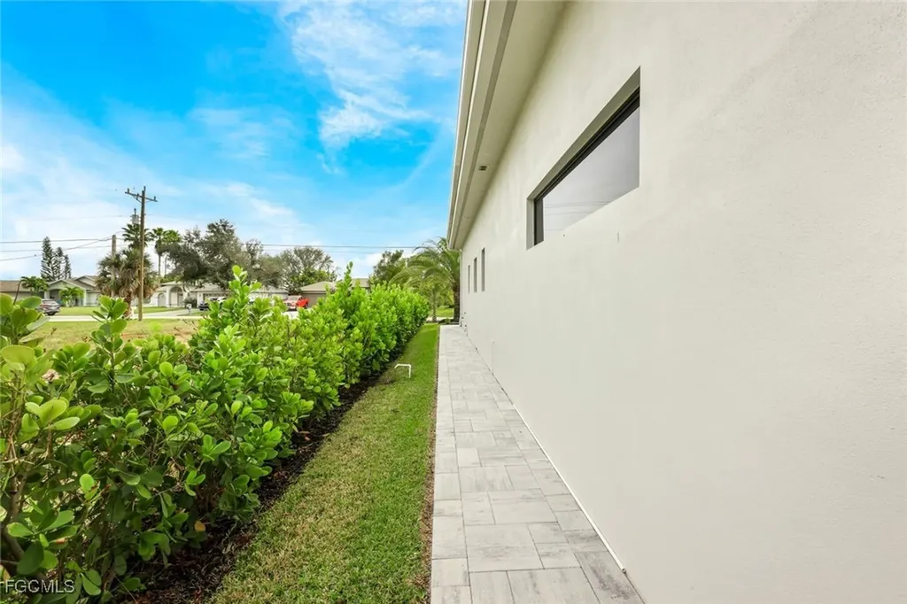 215 SE 28th Terrace Cape Coral FL 33904