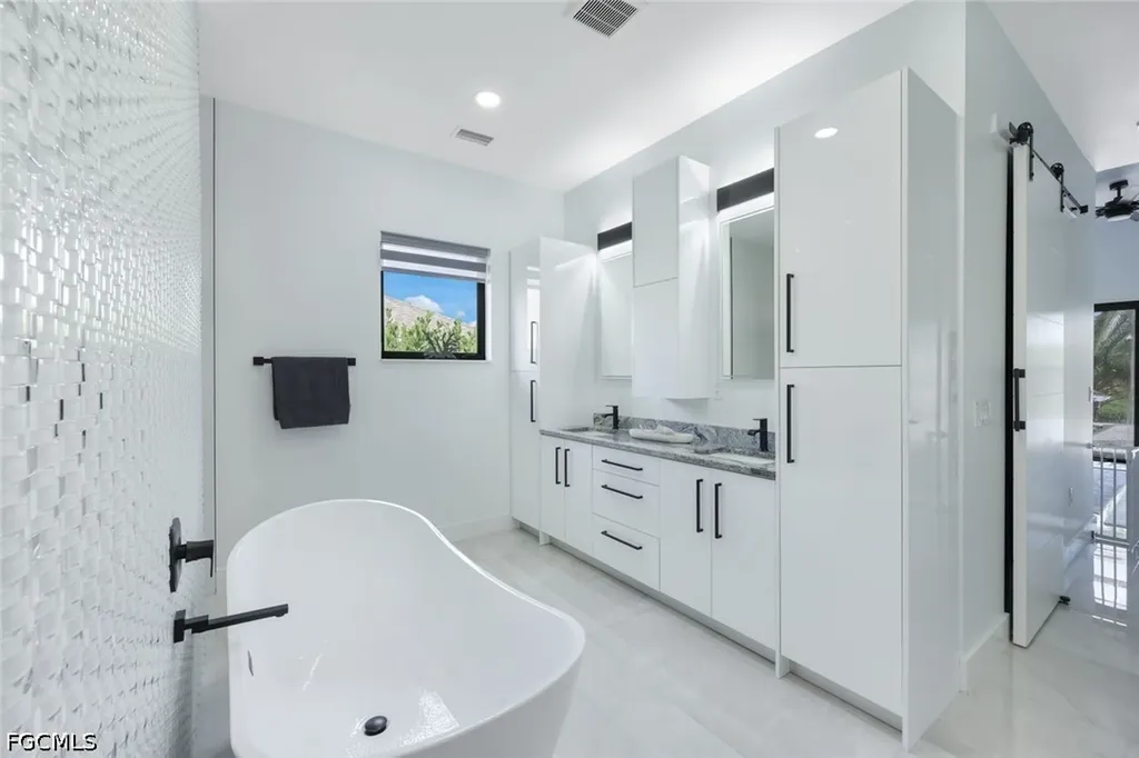 215 SE 28th Terrace Cape Coral FL 33904