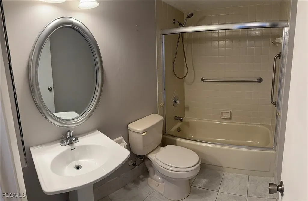 215 SE 15th Place Cape Coral FL 33990