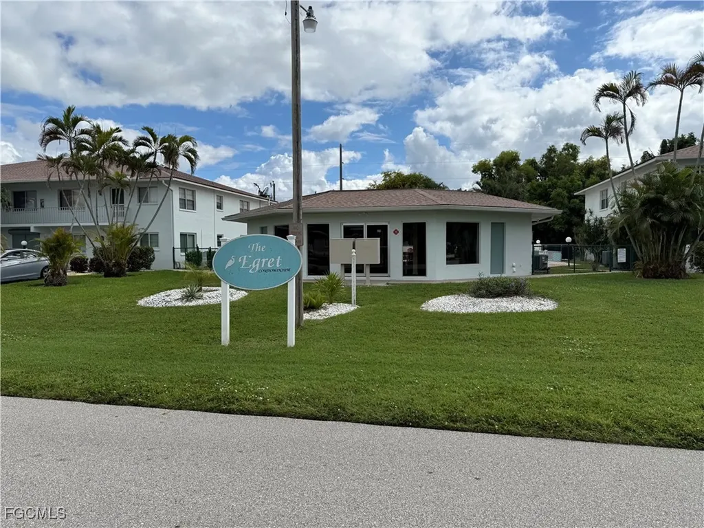 215 SE 15th Place Cape Coral FL 33990