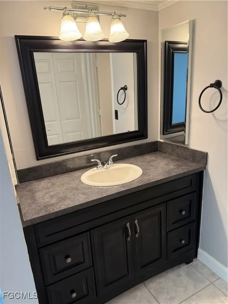 215 SE 15th Place Cape Coral FL 33990