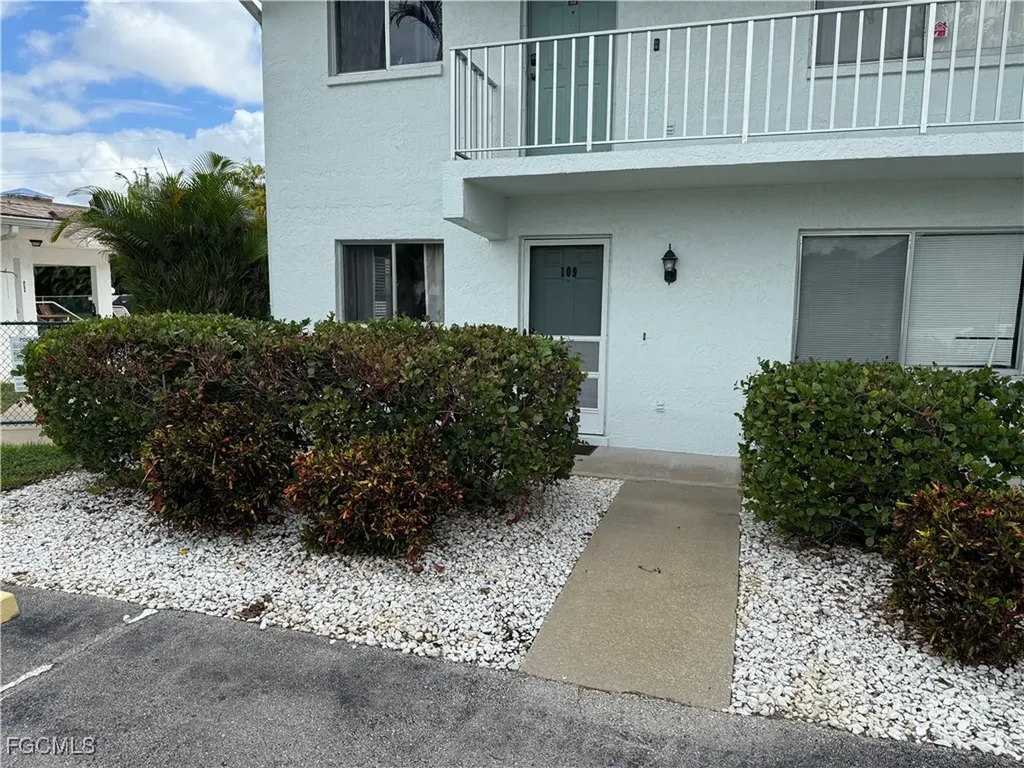 215 SE 15th Place Cape Coral FL 33990