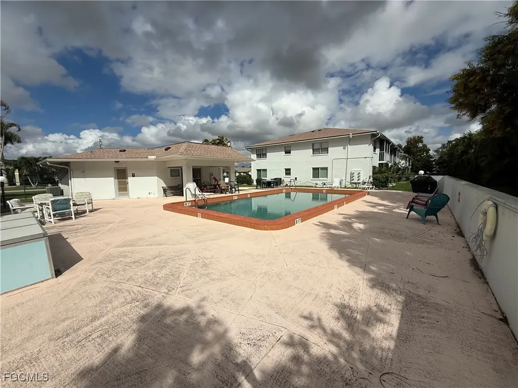 215 SE 15th Place Cape Coral FL 33990