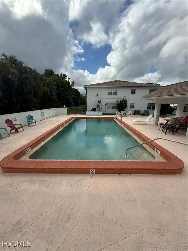 215 SE 15th Place Cape Coral FL 33990