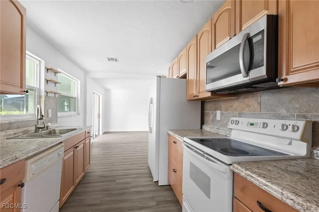 2014 SE 12th Terrace Cape Coral FL 33990