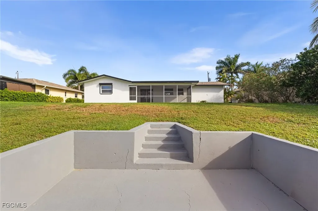 2014 SE 12th Terrace Cape Coral FL 33990