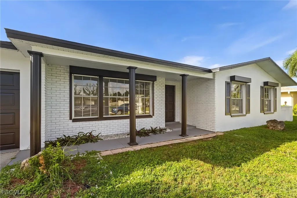 2014 SE 12th Terrace Cape Coral FL 33990