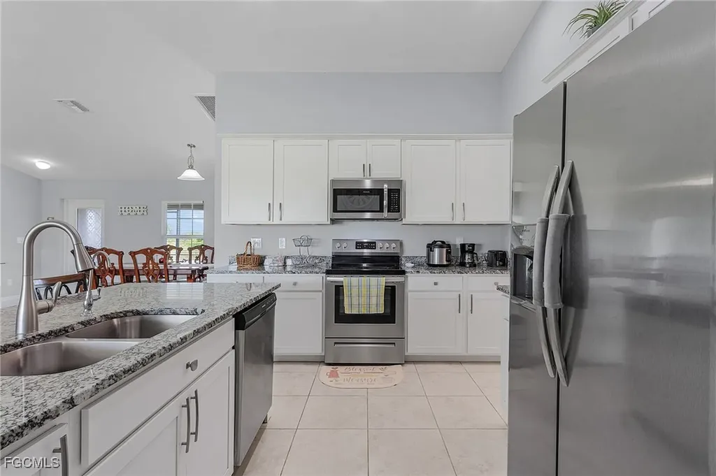 4049 NW 37th Avenue Cape Coral FL 33993