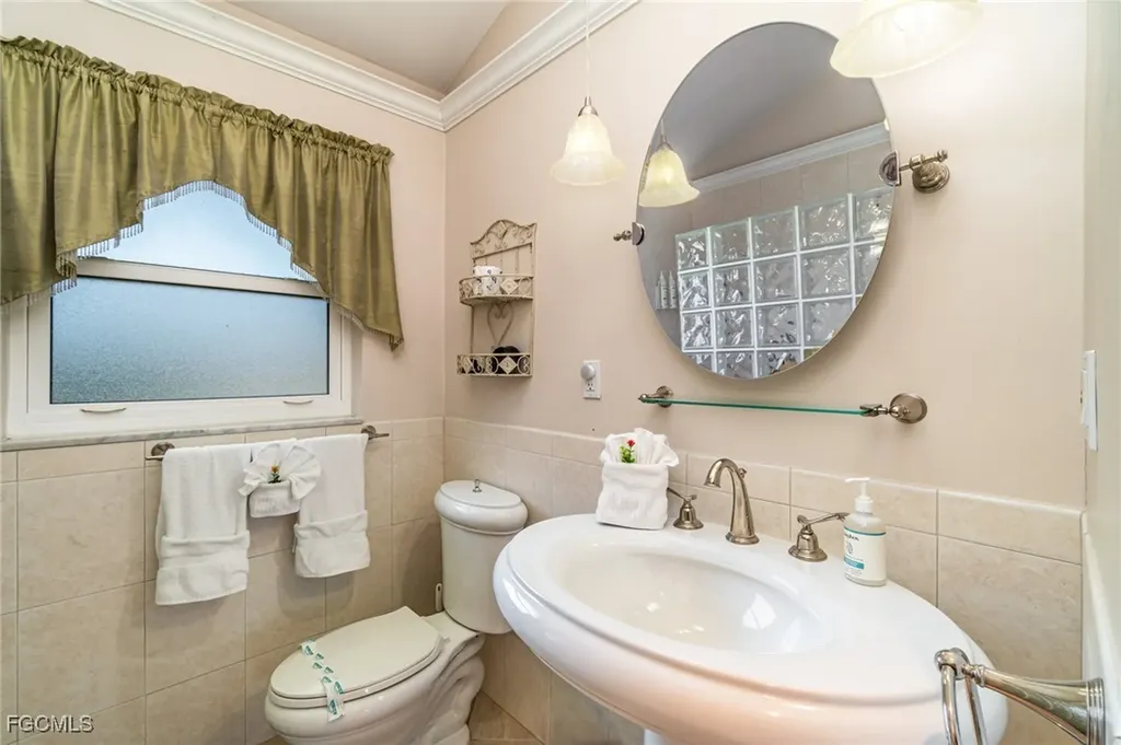 2019 SE 28th Terrace Cape Coral FL 33904
