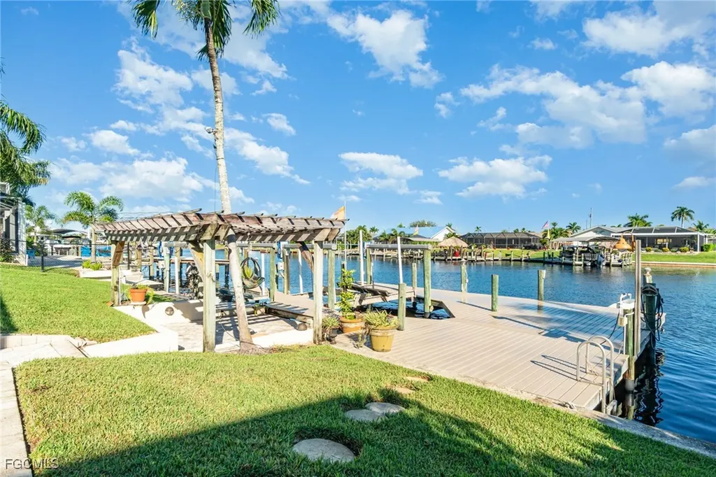 2019 SE 28th Terrace Cape Coral FL 33904