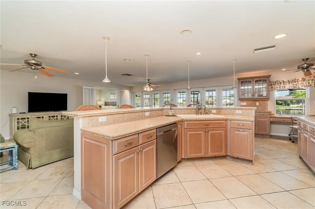 2019 SE 28th Terrace Cape Coral FL 33904