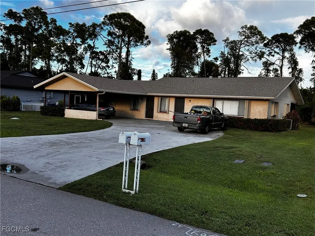 19061 / 19065 Tangerine Road Fort Myers FL 33967