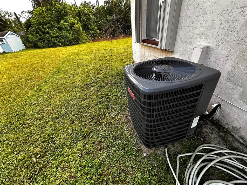 19061 / 19065 Tangerine Road Fort Myers FL 33967