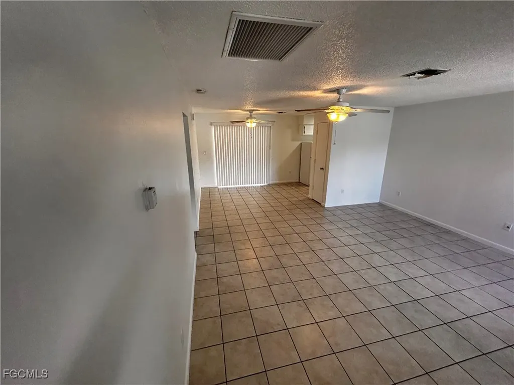 19061 / 19065 Tangerine Road Fort Myers FL 33967