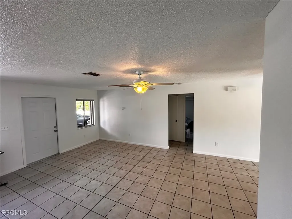 19061 / 19065 Tangerine Road Fort Myers FL 33967