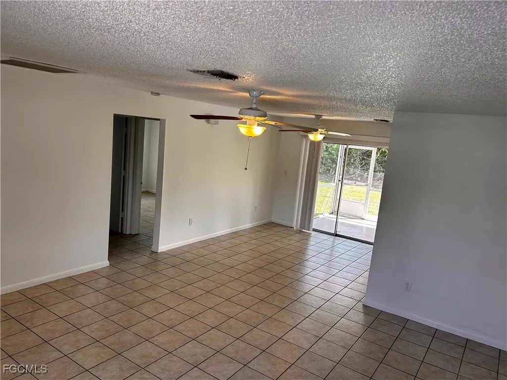 19061 / 19065 Tangerine Road Fort Myers FL 33967