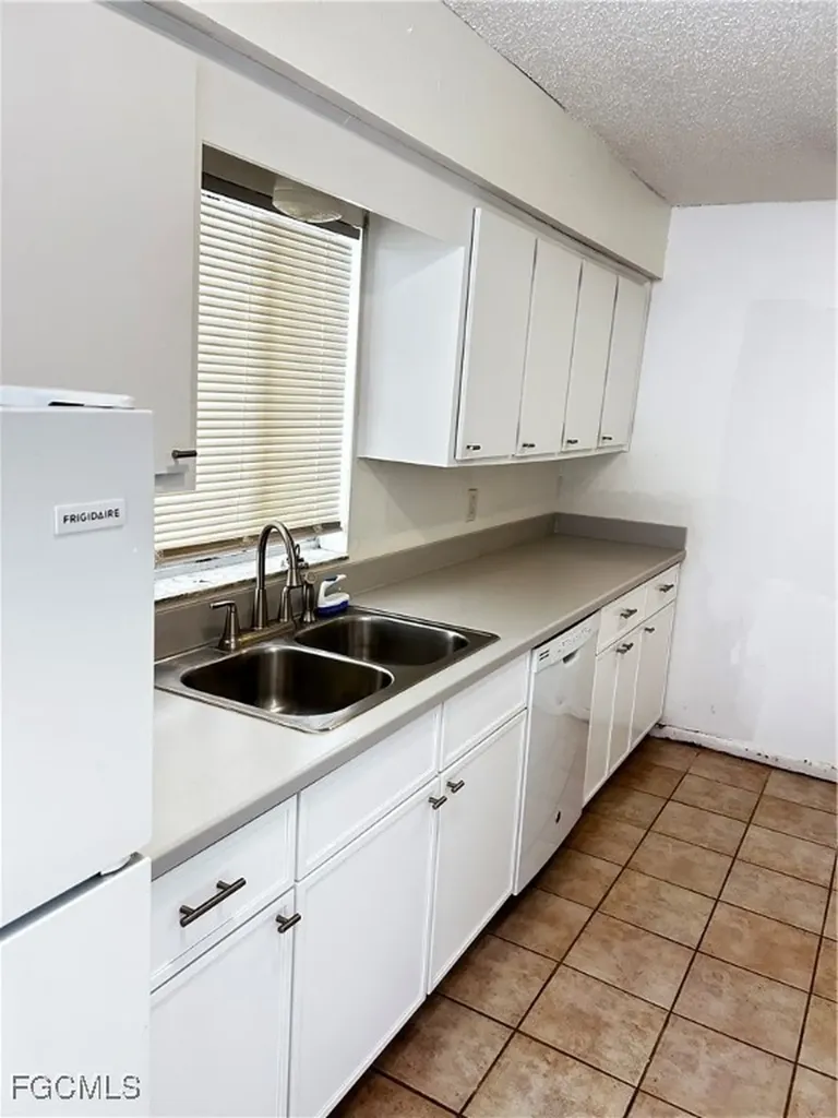 19061 / 19065 Tangerine Road Fort Myers FL 33967