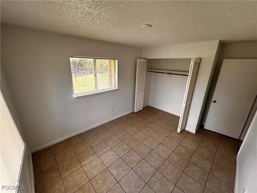 19061 / 19065 Tangerine Road Fort Myers FL 33967