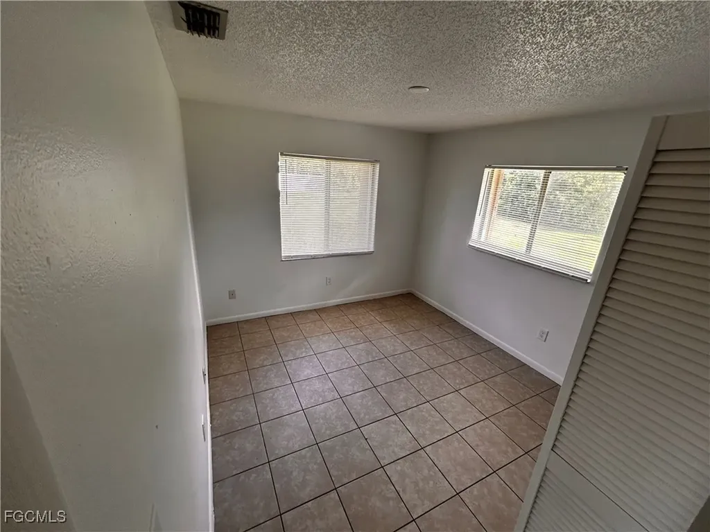 19061 / 19065 Tangerine Road Fort Myers FL 33967