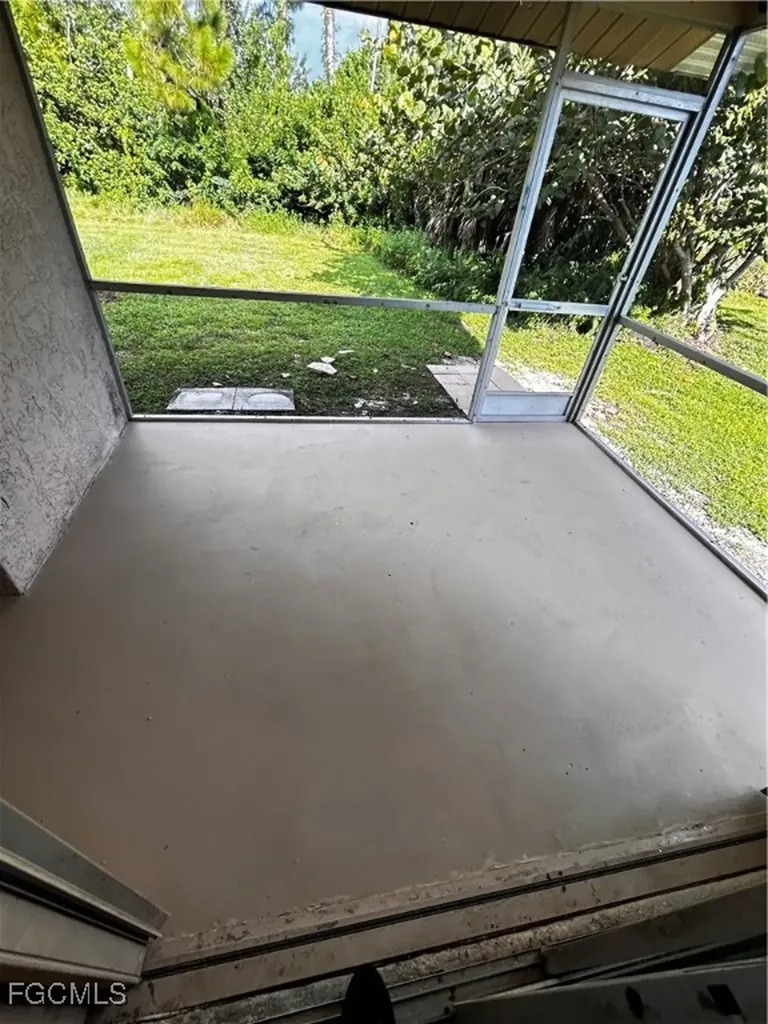 19061 / 19065 Tangerine Road Fort Myers FL 33967