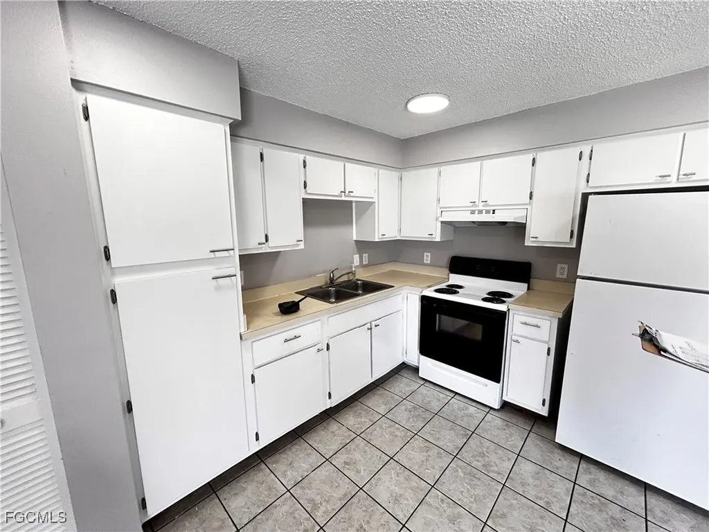 19061 / 19065 Tangerine Road Fort Myers FL 33967