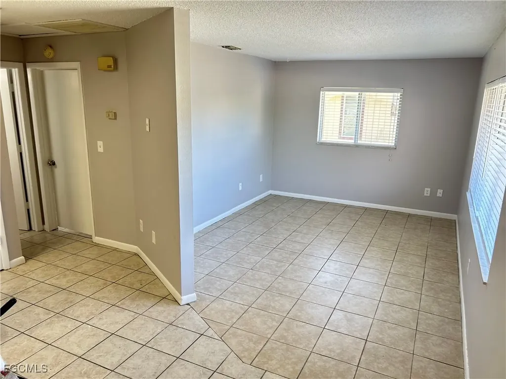 19061 / 19065 Tangerine Road Fort Myers FL 33967