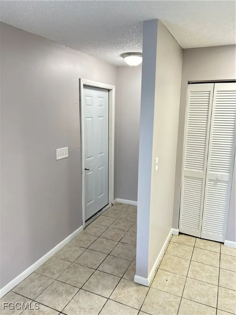 19061 / 19065 Tangerine Road Fort Myers FL 33967