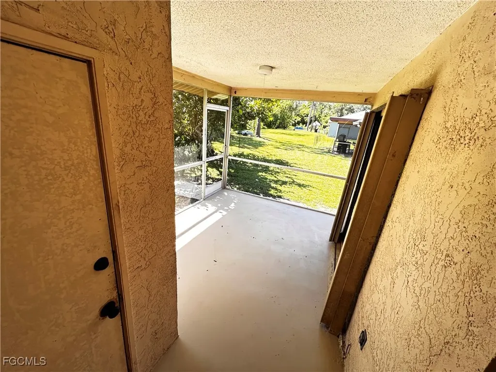 19061 / 19065 Tangerine Road Fort Myers FL 33967