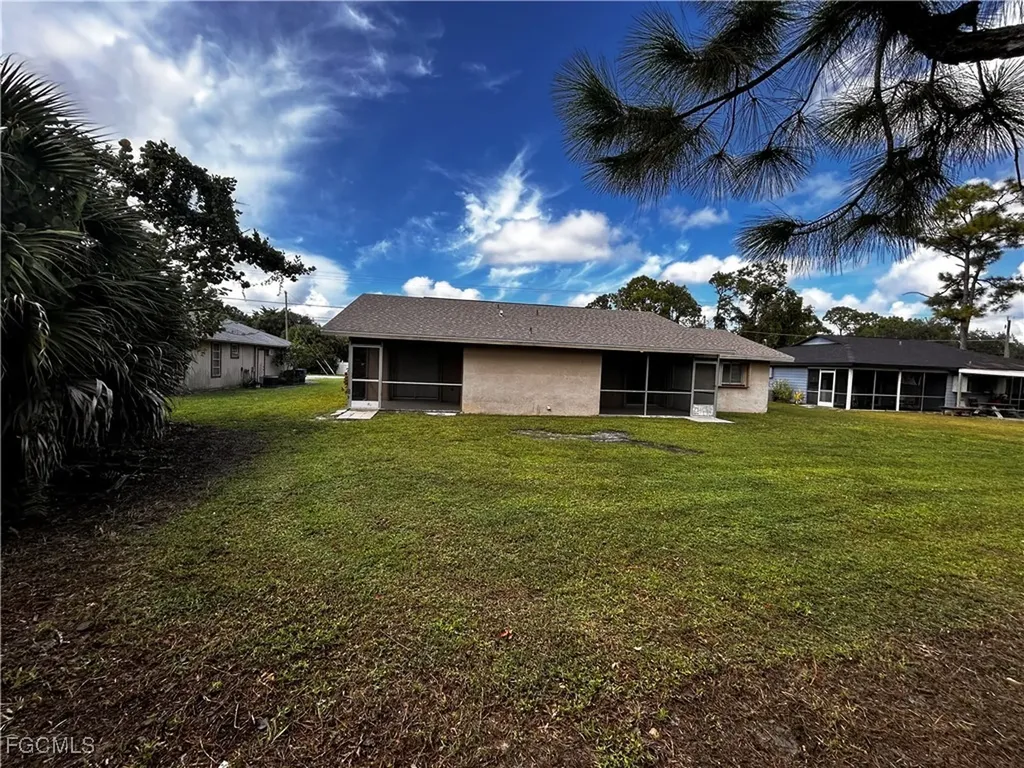 19061 / 19065 Tangerine Road Fort Myers FL 33967