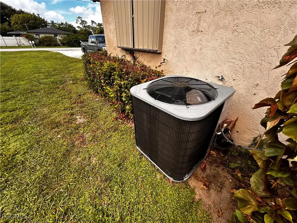 19061 / 19065 Tangerine Road Fort Myers FL 33967