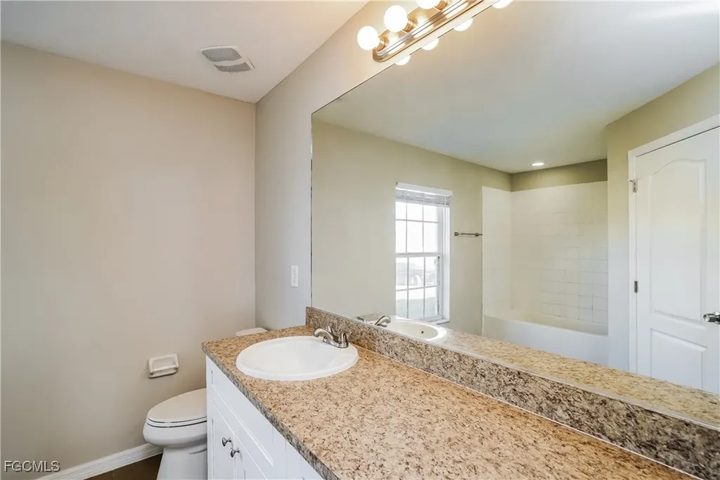1422 NW 1st Street Cape Coral FL 33993