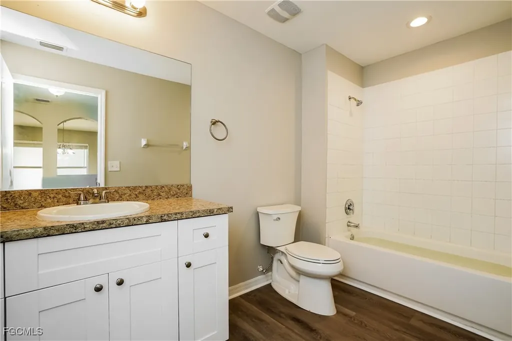 1422 NW 1st Street Cape Coral FL 33993