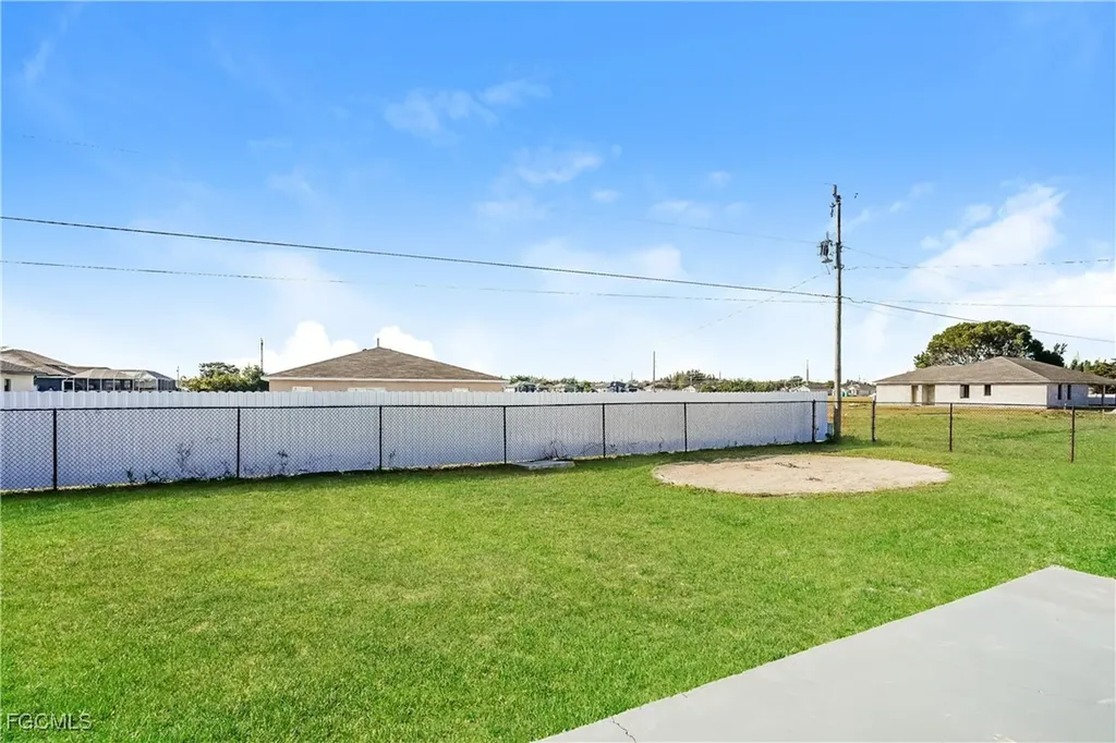 1422 NW 1st Street Cape Coral FL 33993