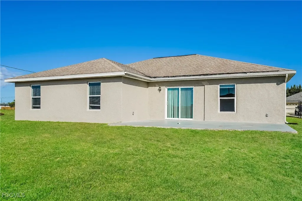 1422 NW 1st Street Cape Coral FL 33993