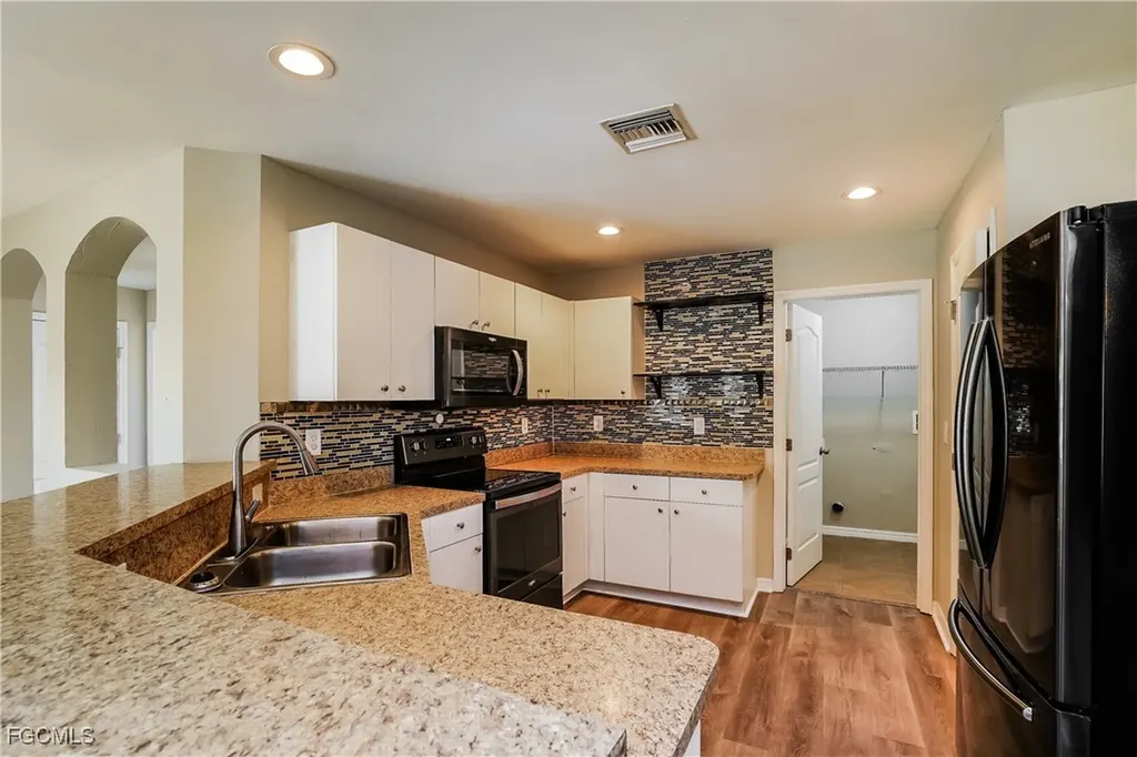 1422 NW 1st Street Cape Coral FL 33993