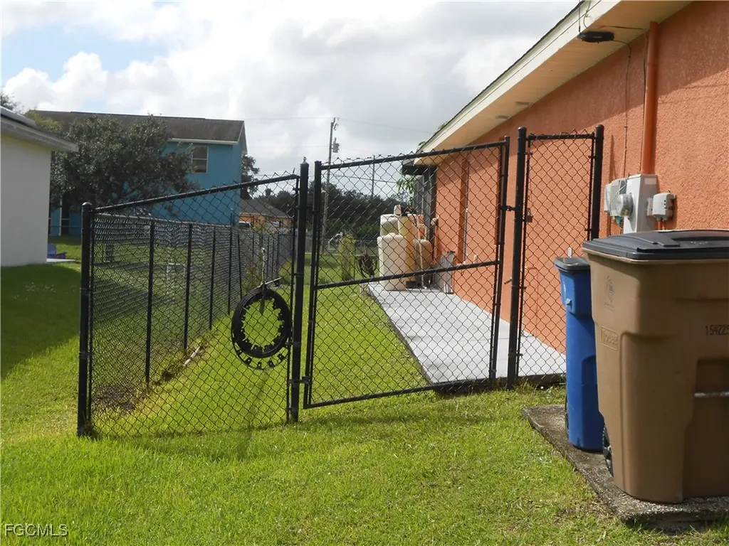 4109 35th Street SW Lehigh Acres FL 33976