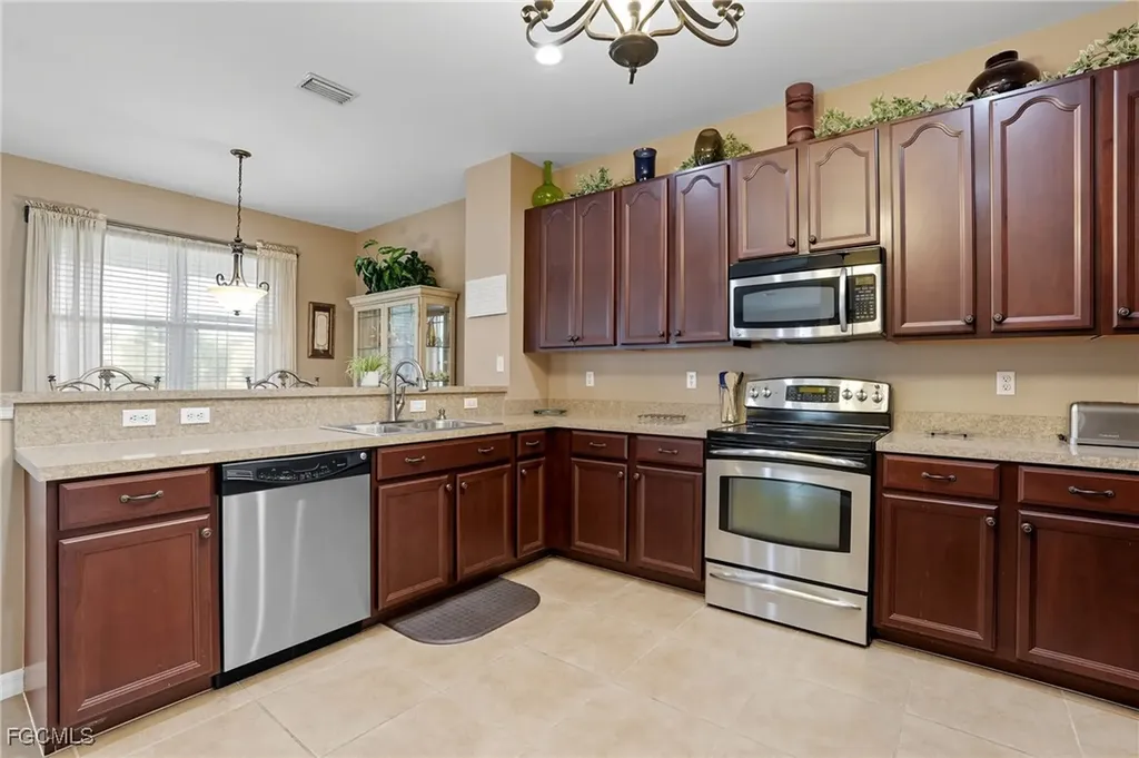 8591 Sumner Avenue Fort Myers FL 33908