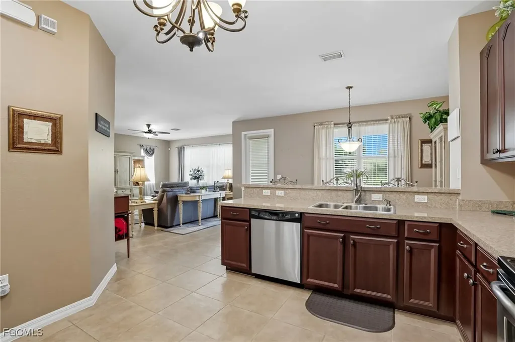 8591 Sumner Avenue Fort Myers FL 33908