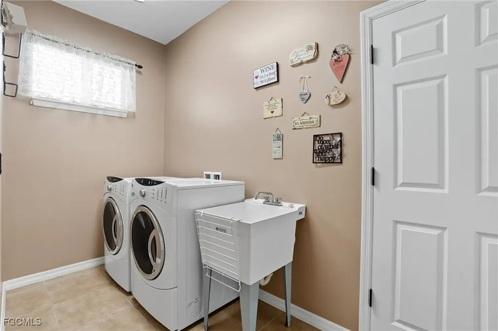 8591 Sumner Avenue Fort Myers FL 33908