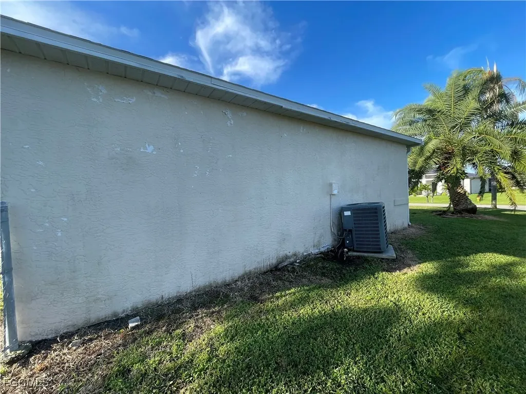 1409 SW 11th Place Cape Coral FL 33991