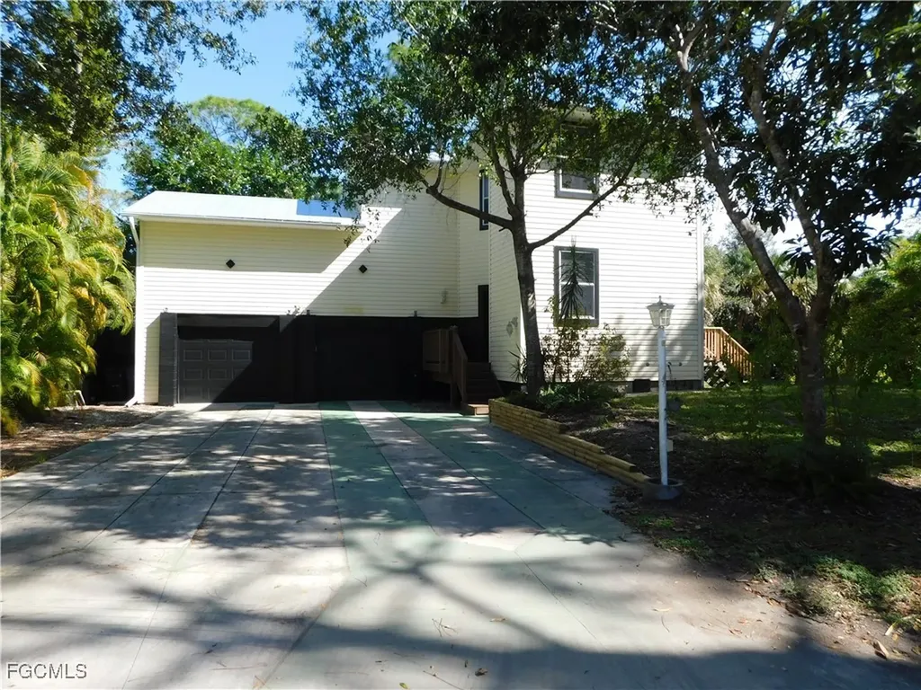 16990 Laurelin Court North Fort Myers FL 33917