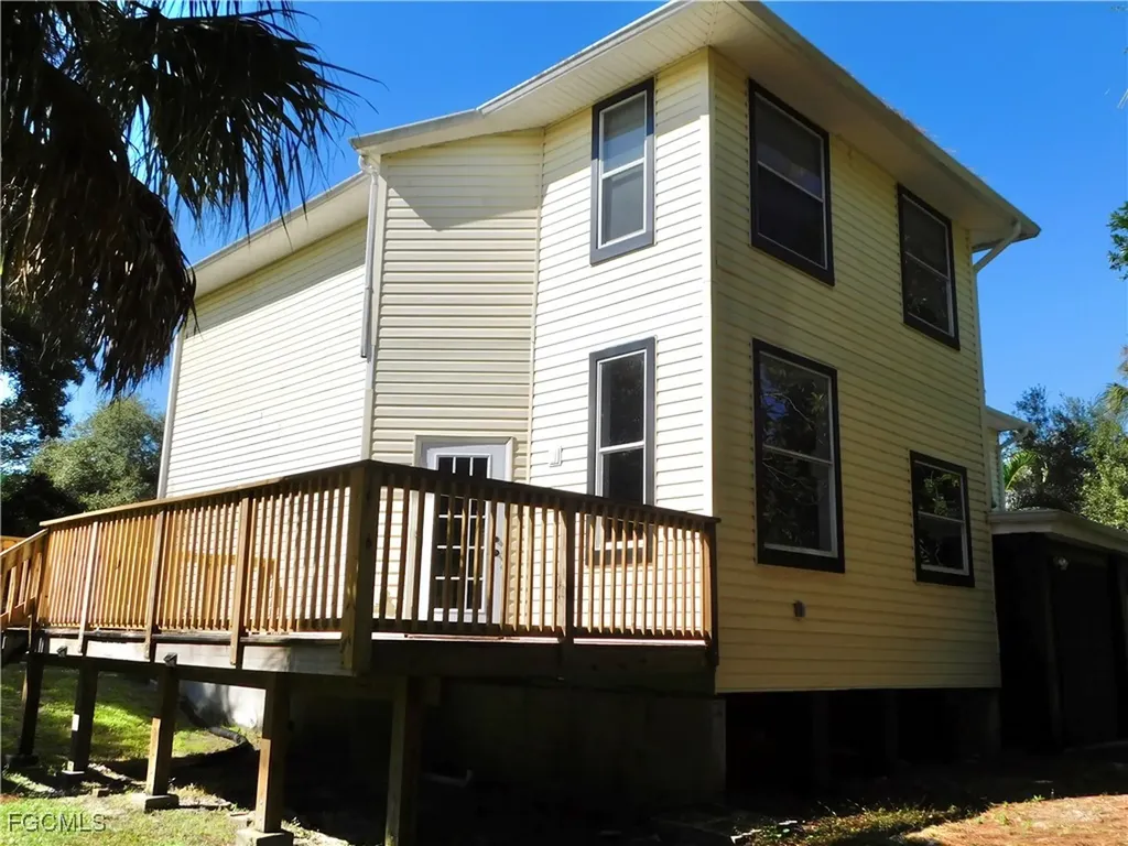 16990 Laurelin Court North Fort Myers FL 33917