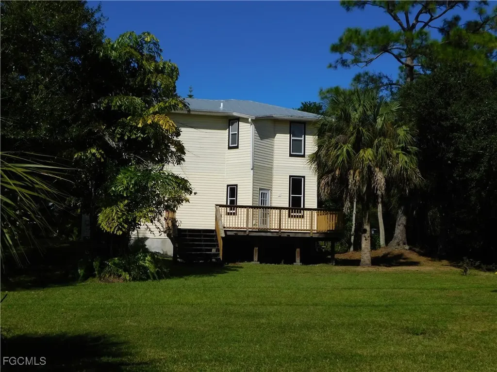 16990 Laurelin Court North Fort Myers FL 33917